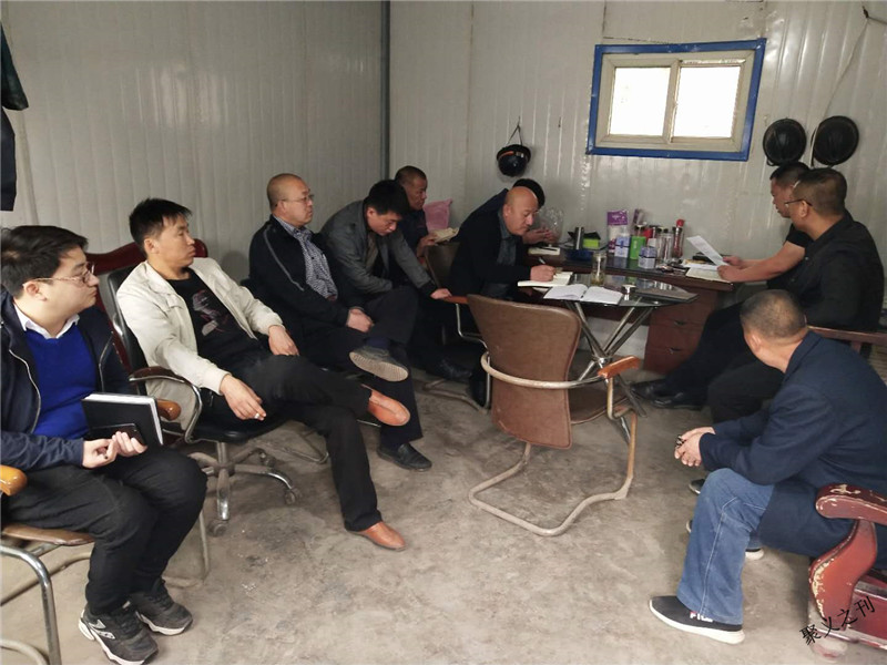 3.20石膏建材利用班前會時間學(xué)習(xí)傳達(dá)公司紅頭文件精神。.jpg